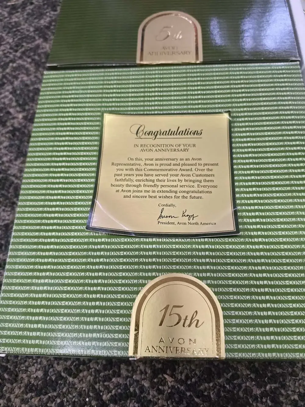 Avon Anniversary Porcelain Plate Set Gold Trim 1995 - ,